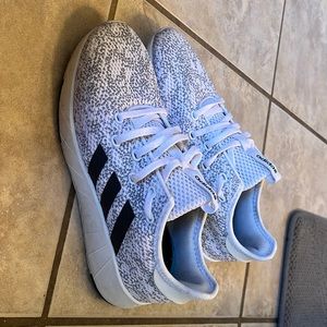 Womens Adidas Cloud Foam tennis shoe size 7